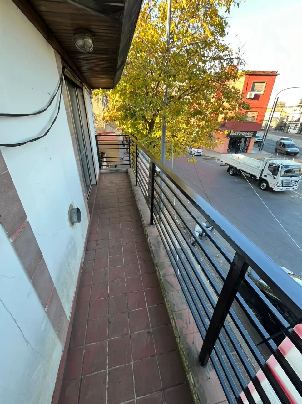 PH 2 AMBIENTES AL FRENTE CON BALCON Y PATIO SIN EXPENSAS APT
