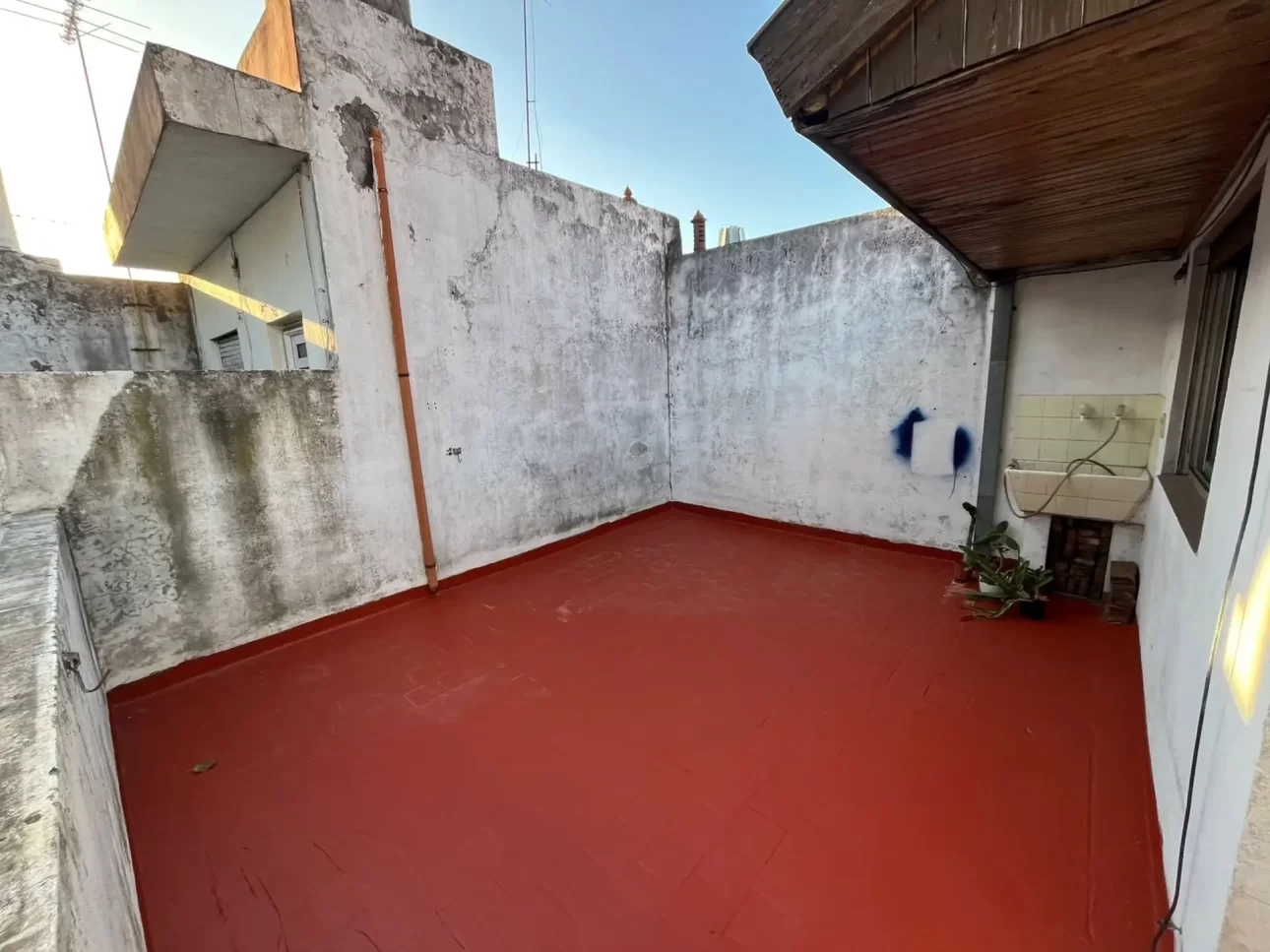 PH 2 AMBIENTES AL FRENTE CON BALCON Y PATIO SIN EXPENSAS APT