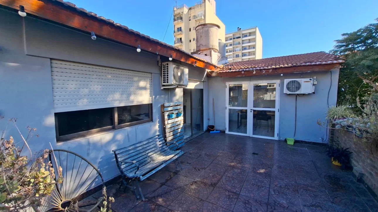 PH CON 2 PROPIEDADES, FONDO Y TERRAZA.