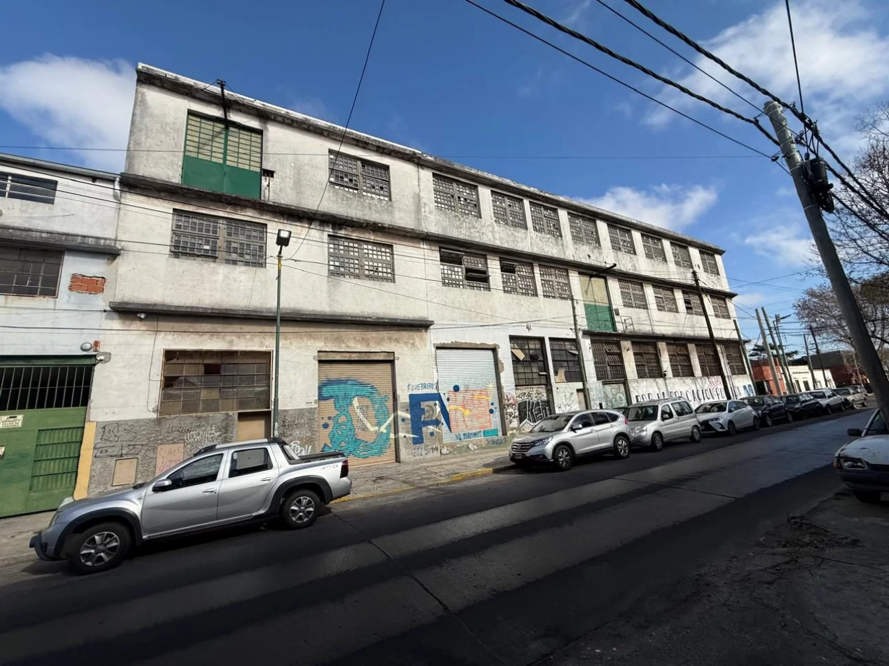 Galpón de 2454 m2 a m de Ruta 8 y Perdriel