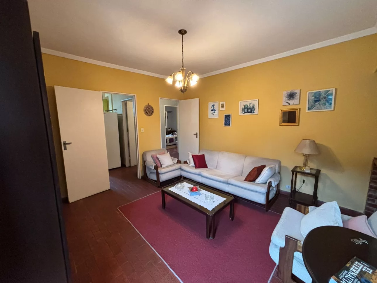 Chalet en Llavallol con amplio parque y pileta