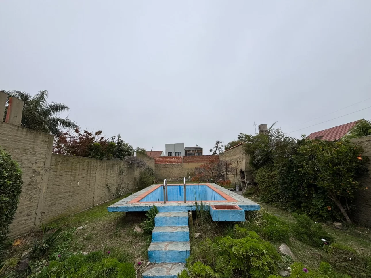 Chalet en Llavallol con amplio parque y pileta