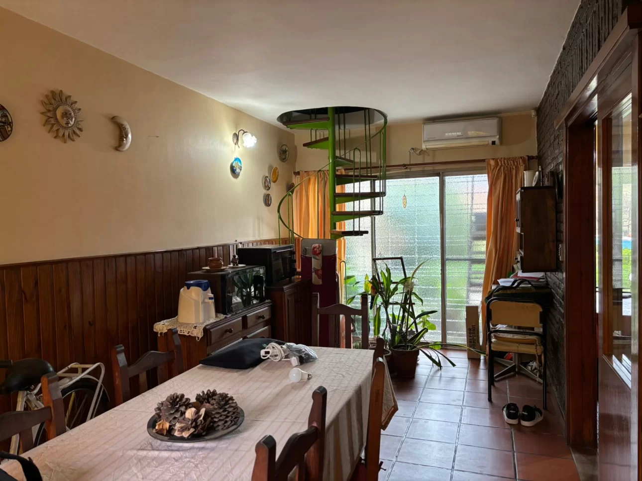 Chalet en Llavallol con amplio parque y pileta