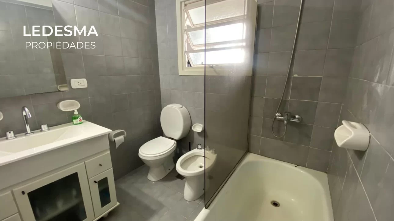 DEPARTAMENTO 2 AMBIENTES CON COCHERA