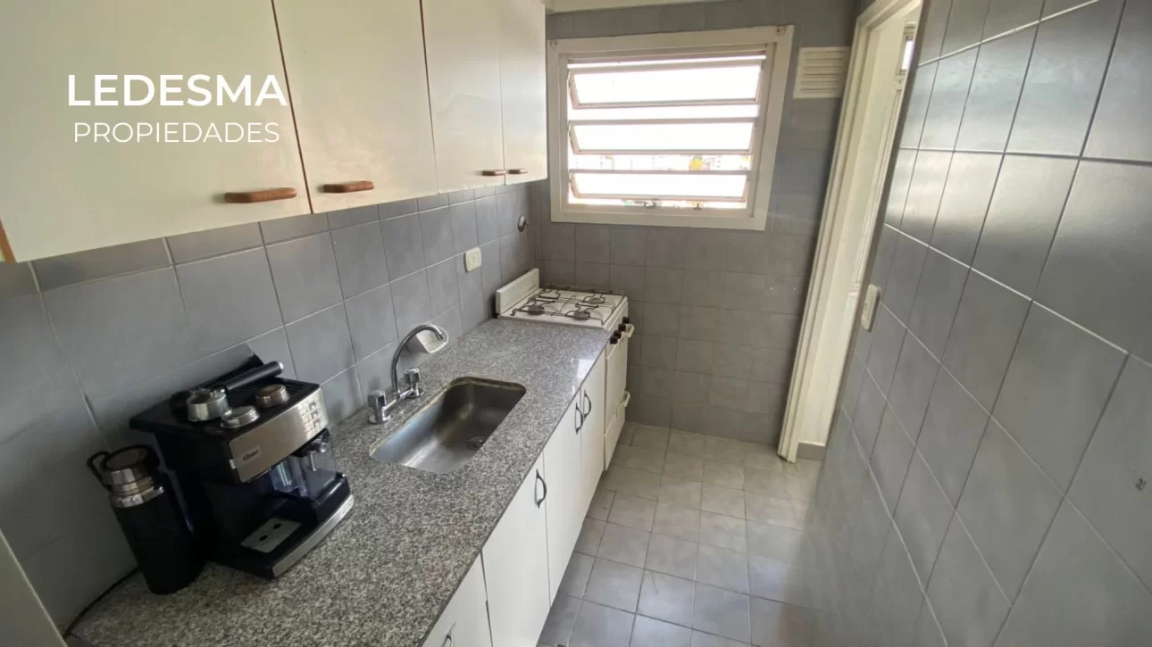 DEPARTAMENTO 2 AMBIENTES CON COCHERA