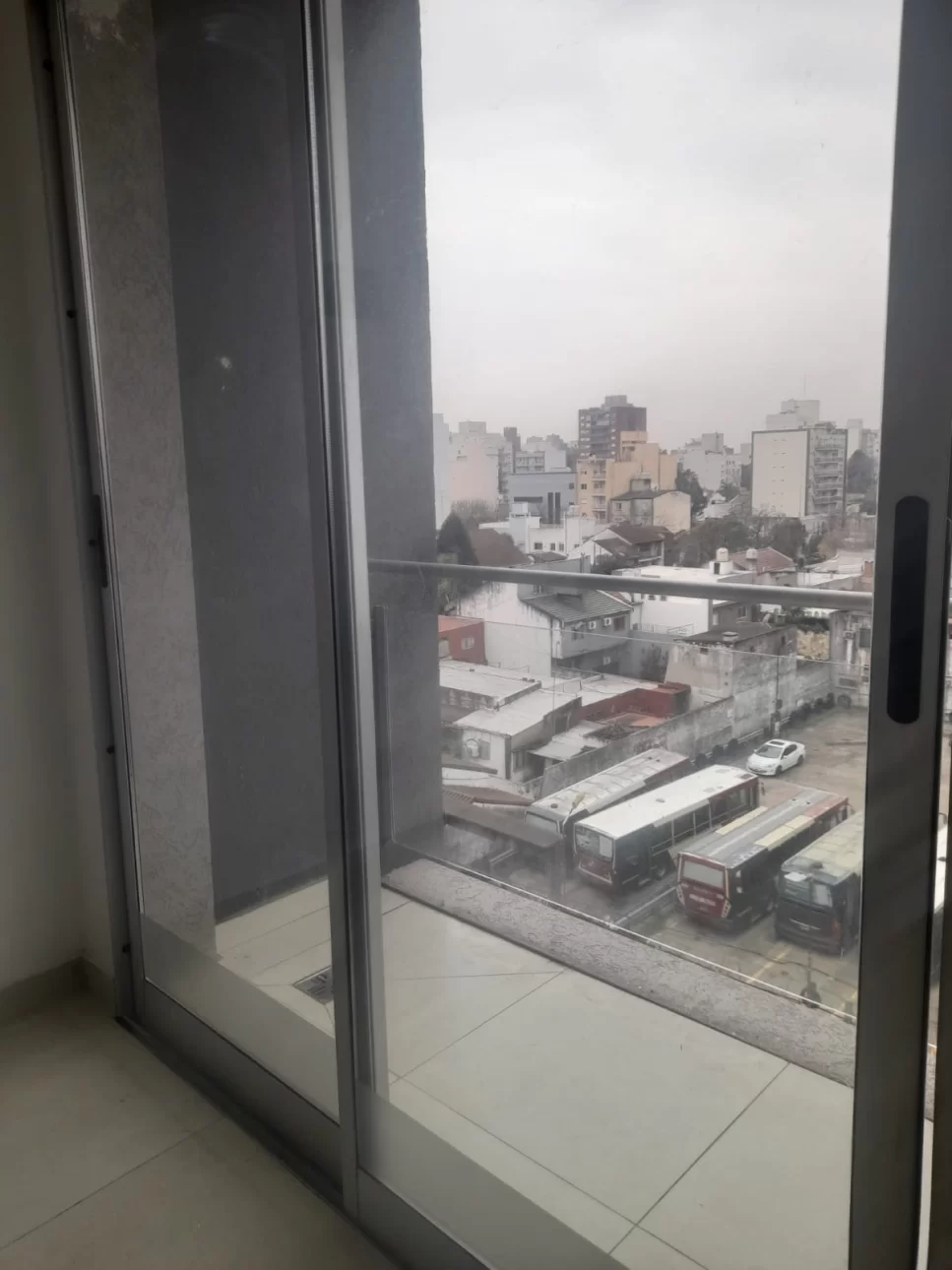 ALQUILER DEPARTAMENTO 2 AMBIENTES AL FRENTE CON BALCON MORON