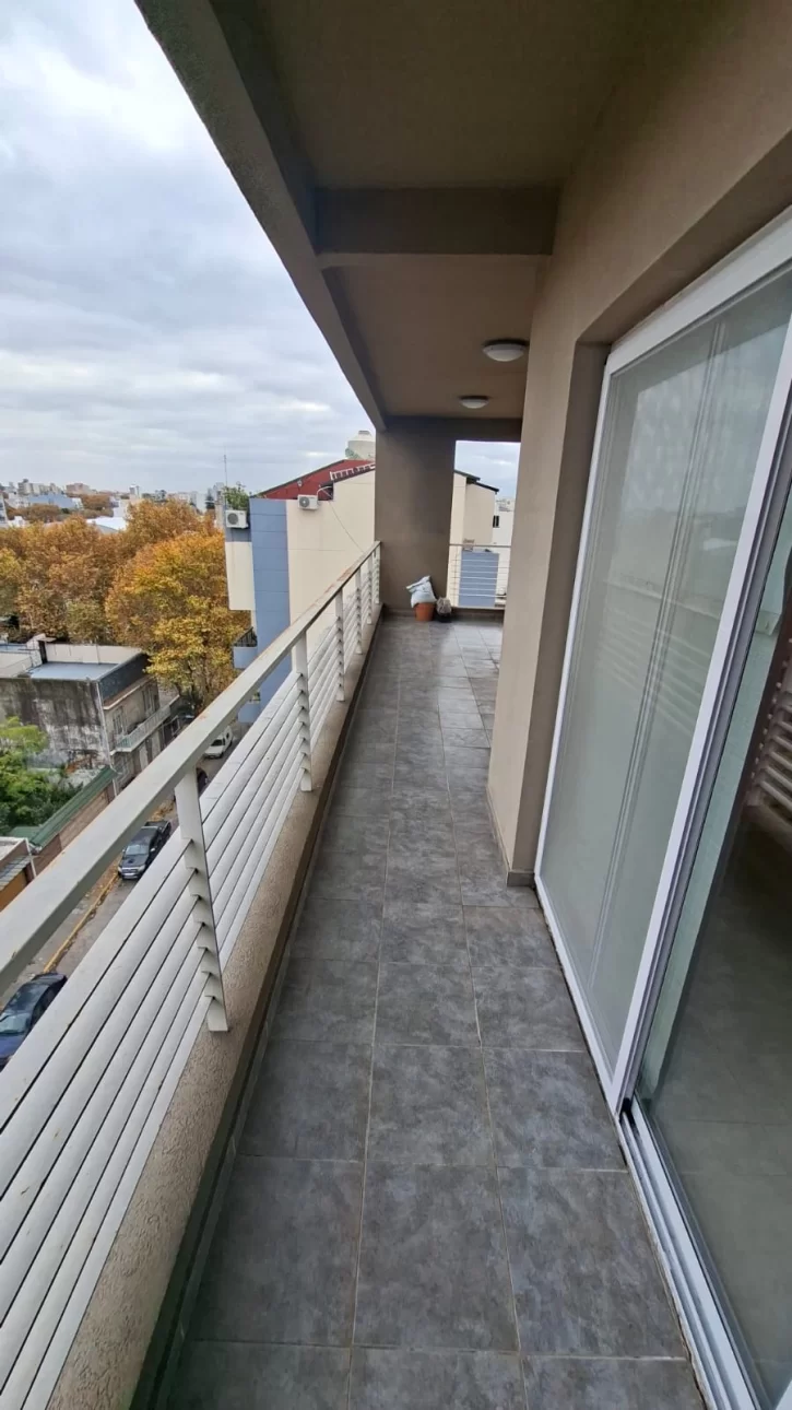 DEPARTAMENTO 3 AMB. C/BALCON CORRIDO Y COCHERA TECHADA
