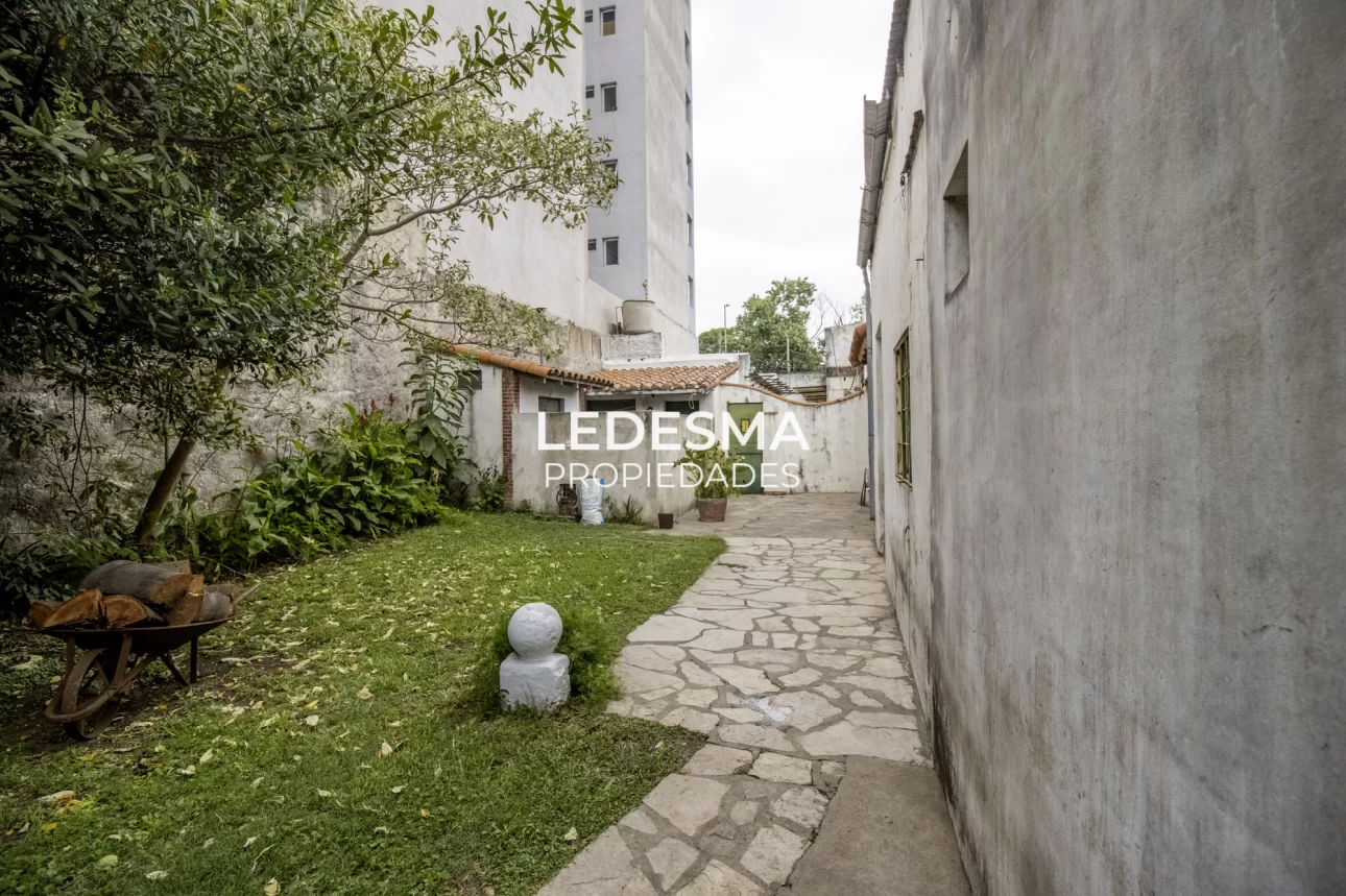 VENTA CASA 6 AMBIENTES MORON CENTRO