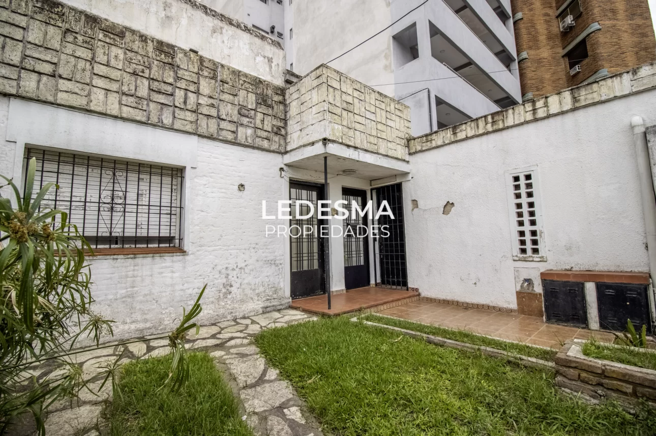 VENTA CASA 6 AMBIENTES MORON CENTRO