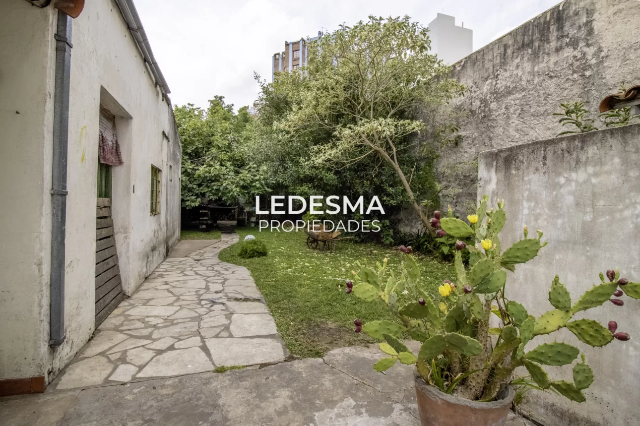 VENTA CASA 6 AMBIENTES MORON CENTRO