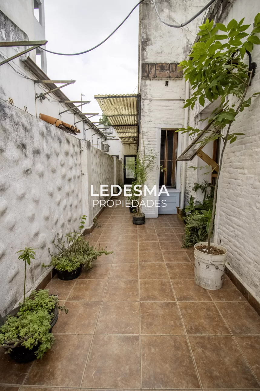 VENTA CASA 6 AMBIENTES MORON CENTRO