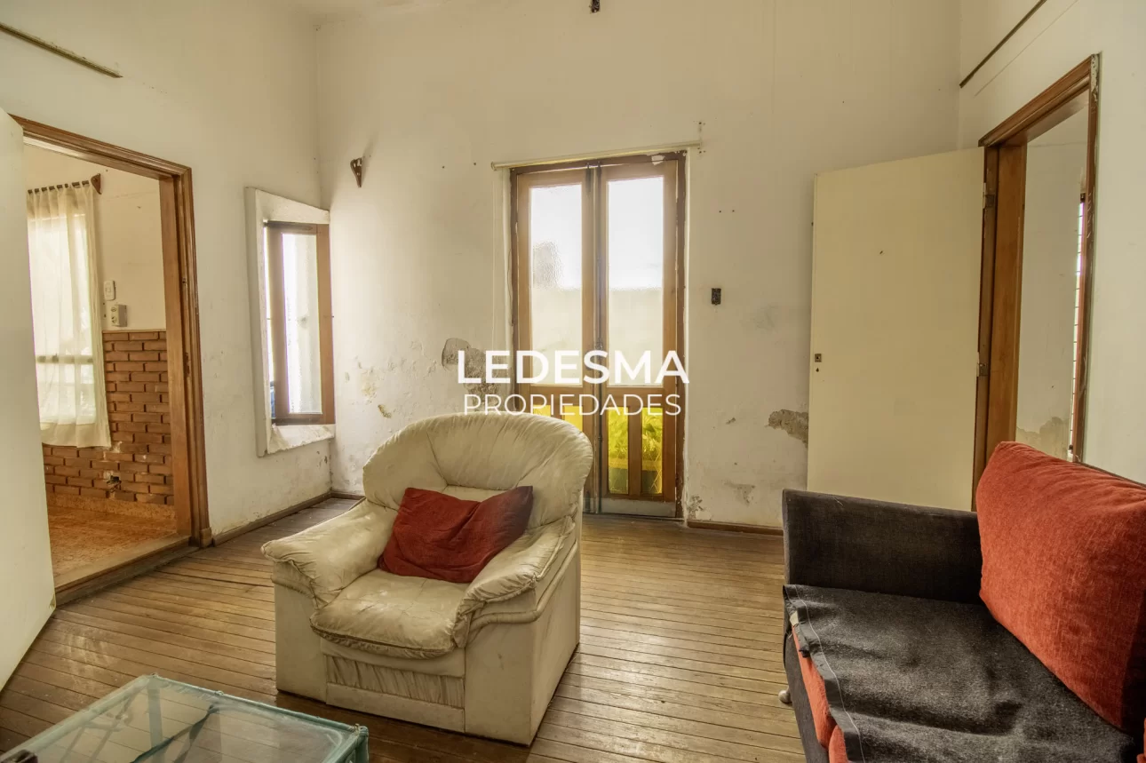 VENTA CASA 6 AMBIENTES MORON CENTRO