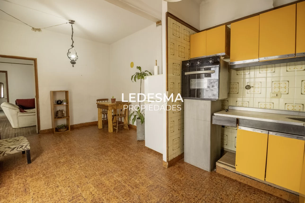 VENTA CASA 6 AMBIENTES MORON CENTRO