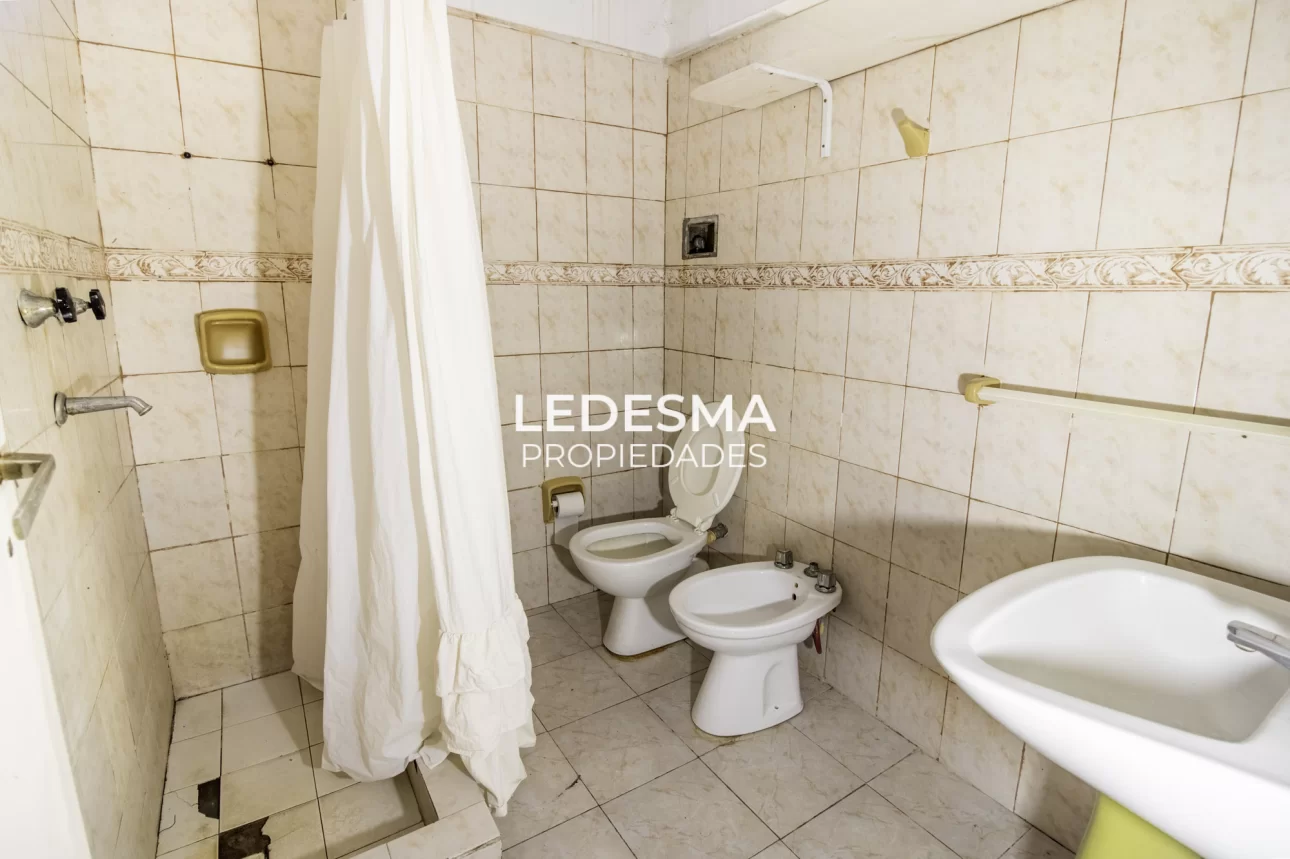 VENTA CASA 6 AMBIENTES MORON CENTRO