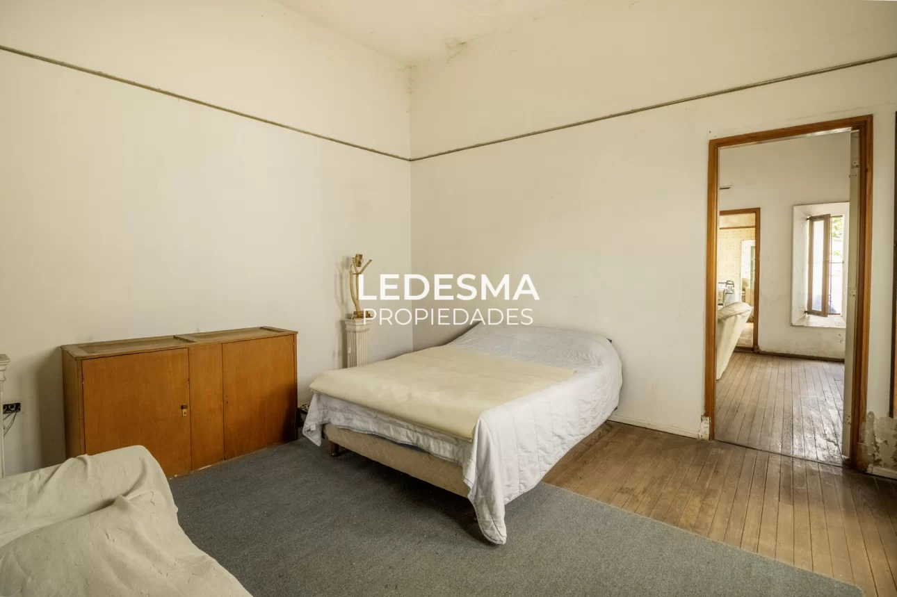 VENTA CASA 6 AMBIENTES MORON CENTRO