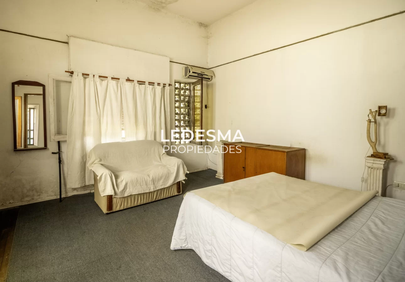 VENTA CASA 6 AMBIENTES MORON CENTRO