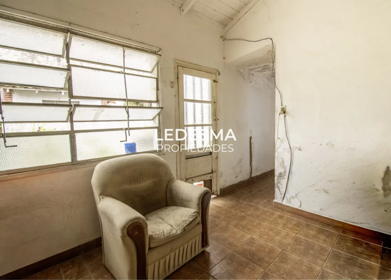 VENTA CASA 6 AMBIENTES MORON CENTRO