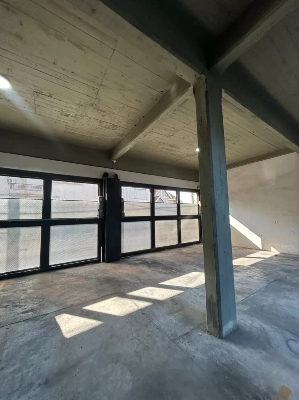 VENTA DEPTO 4 AMBIENTES, 2 BAÑOS, COCHERA