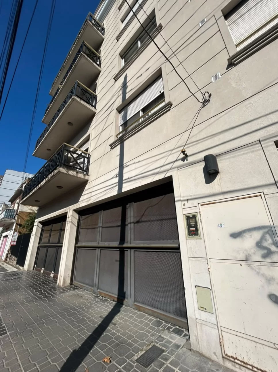 VENTA DEPTO 4 AMBIENTES, 2 BAÑOS, COCHERA