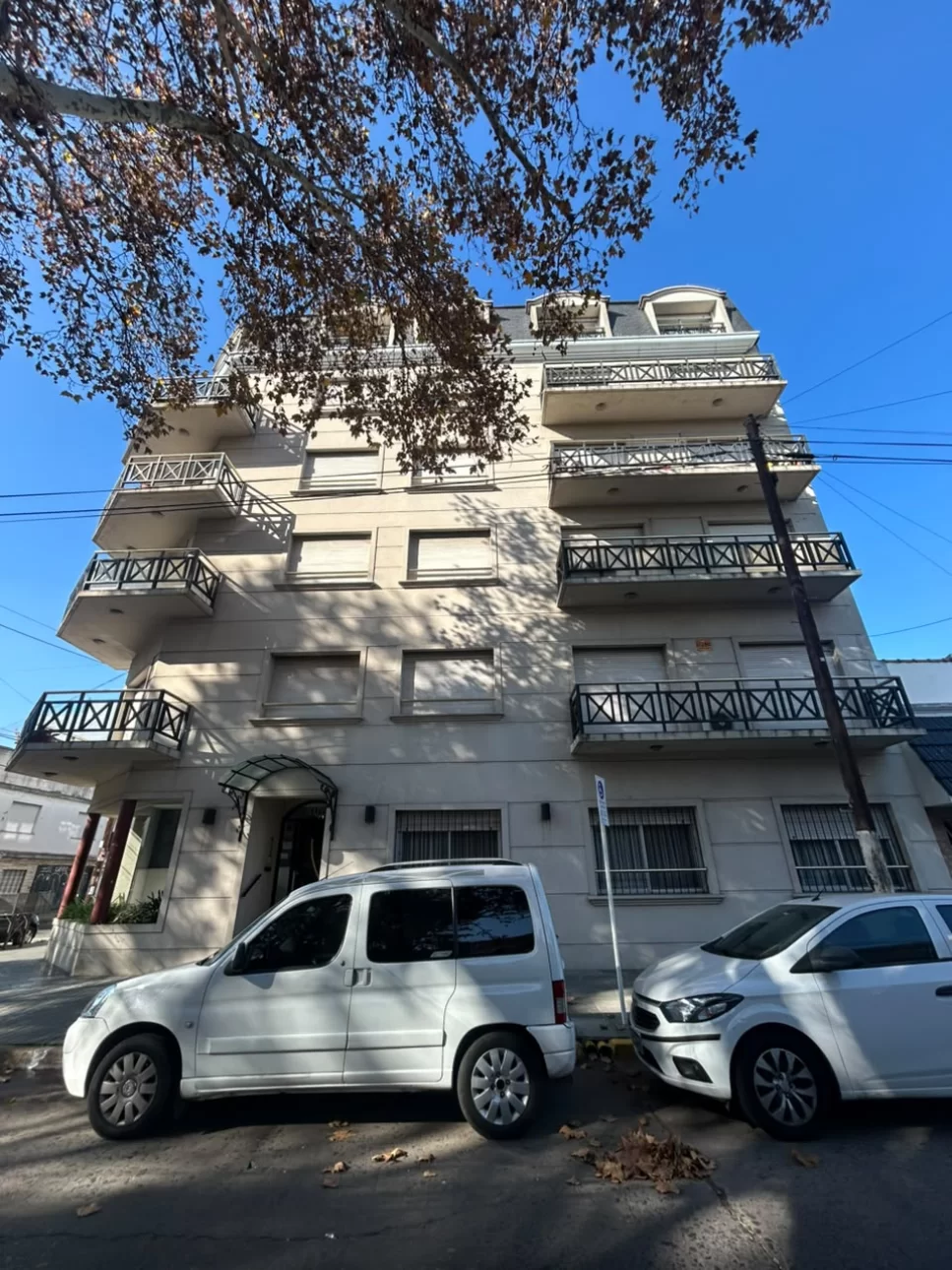 VENTA DEPTO 4 AMBIENTES, 2 BAÑOS, COCHERA