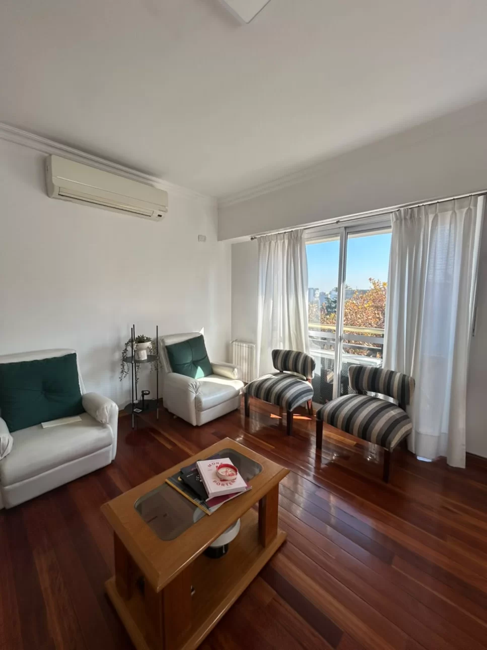 VENTA DEPTO 4 AMBIENTES, 2 BAÑOS, COCHERA