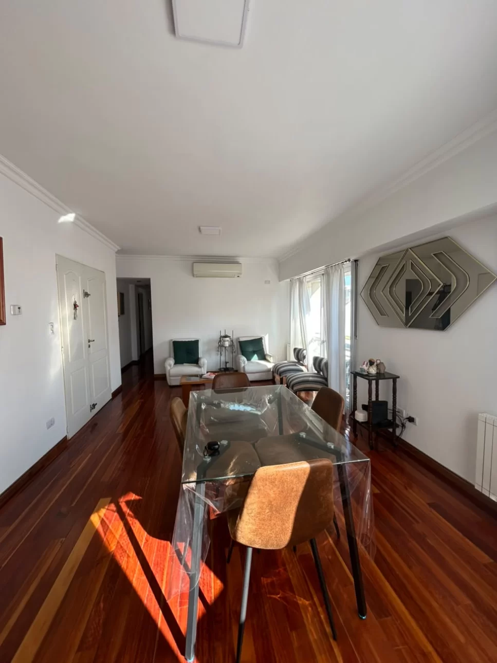 VENTA DEPTO 4 AMBIENTES, 2 BAÑOS, COCHERA