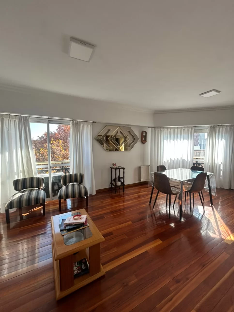 VENTA DEPTO 4 AMBIENTES, 2 BAÑOS, COCHERA