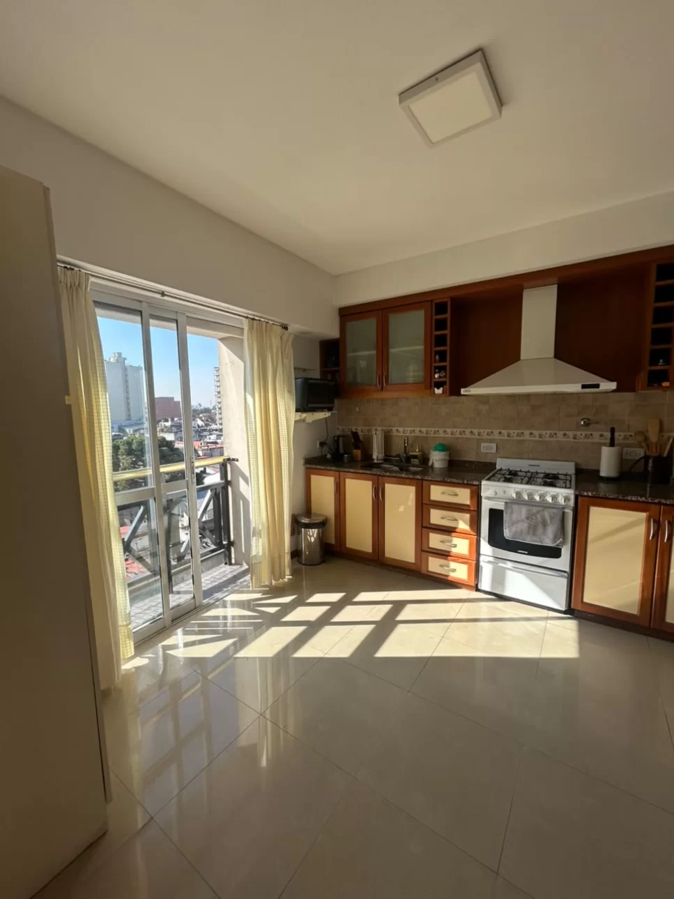 VENTA DEPTO 4 AMBIENTES, 2 BAÑOS, COCHERA