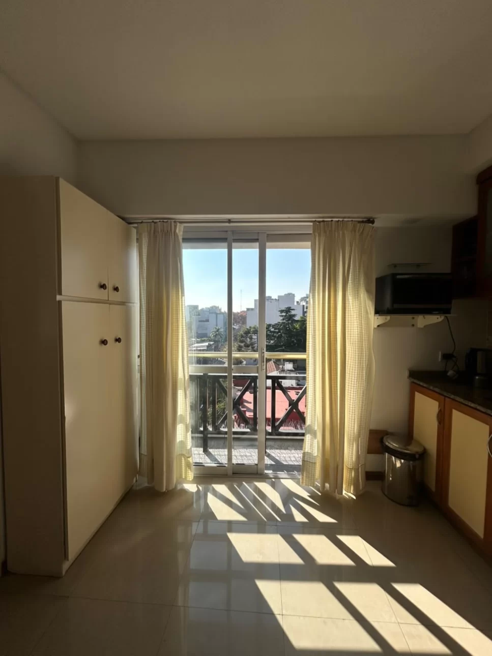 VENTA DEPTO 4 AMBIENTES, 2 BAÑOS, COCHERA
