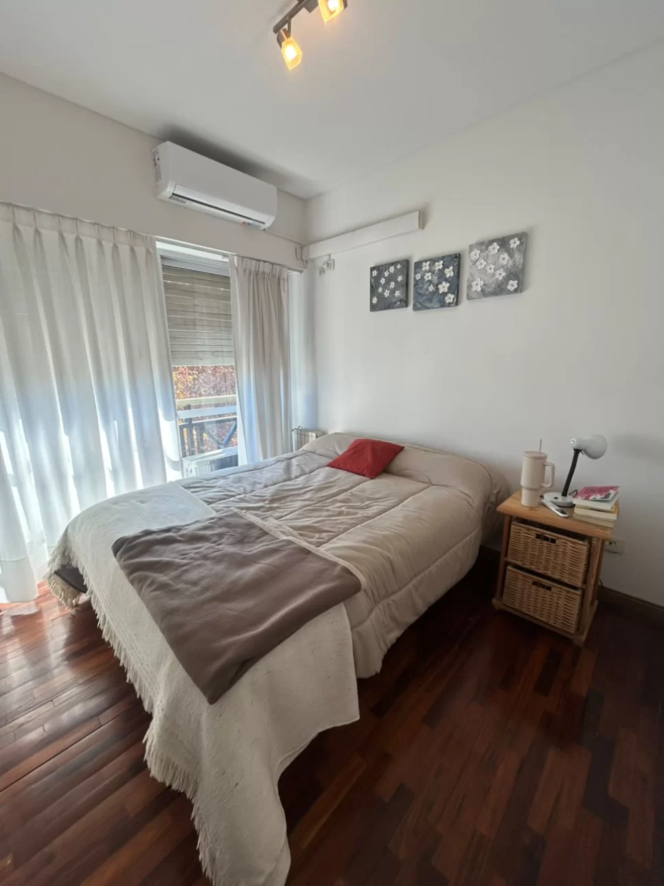 VENTA DEPTO 4 AMBIENTES, 2 BAÑOS, COCHERA