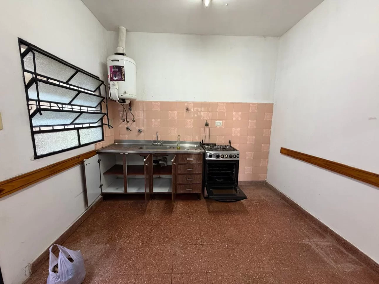 SE ALQUILA PROPIEDAD 3 AMBIENTES EN VILLA LUZURIAGA