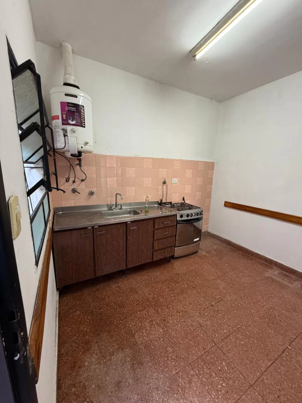 SE ALQUILA PROPIEDAD 3 AMBIENTES EN VILLA LUZURIAGA