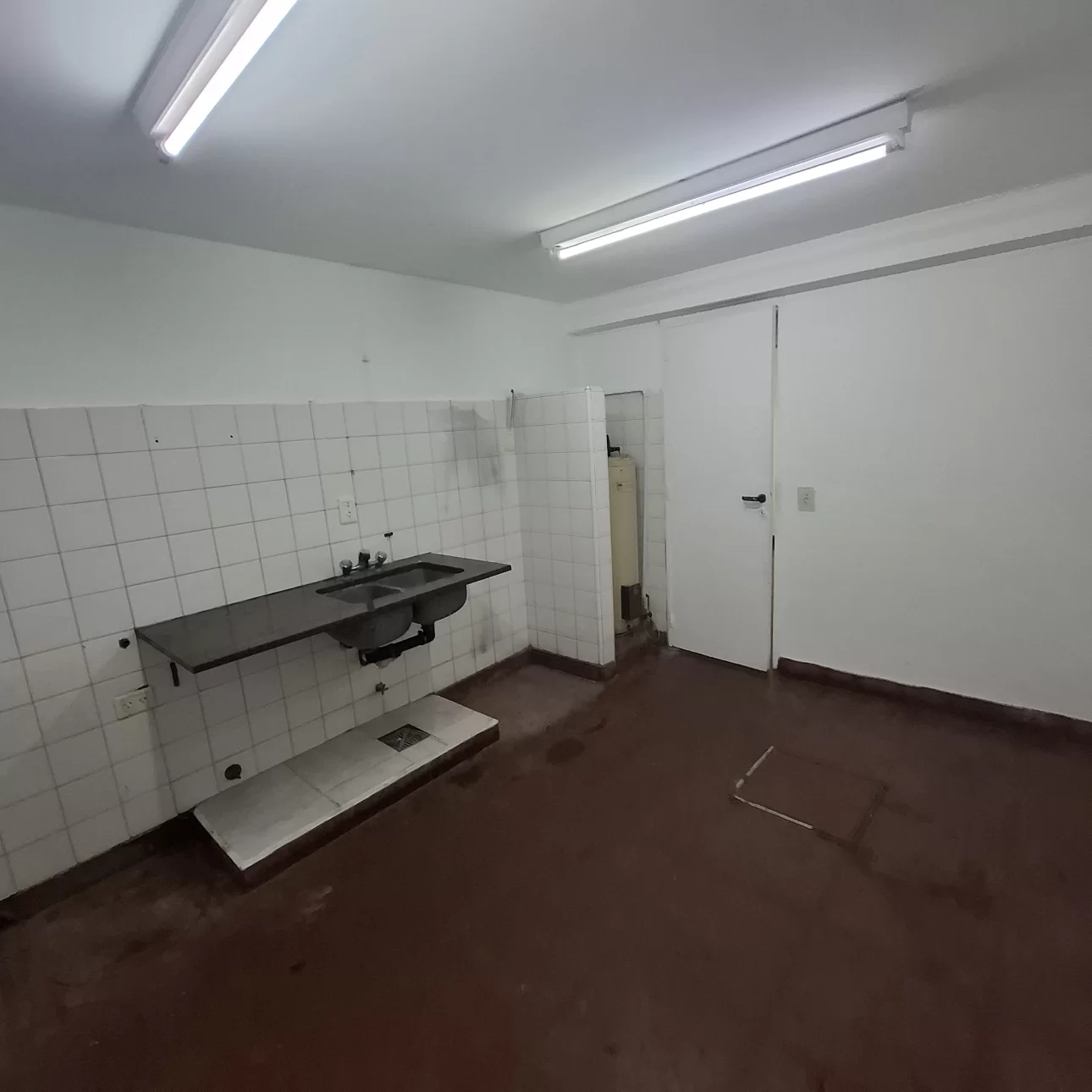 IMPORTANTE LOCAL COMERCIAL DE 200 M2