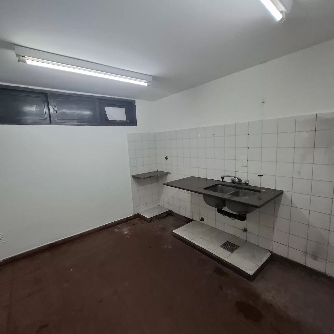 IMPORTANTE LOCAL COMERCIAL DE 200 M2