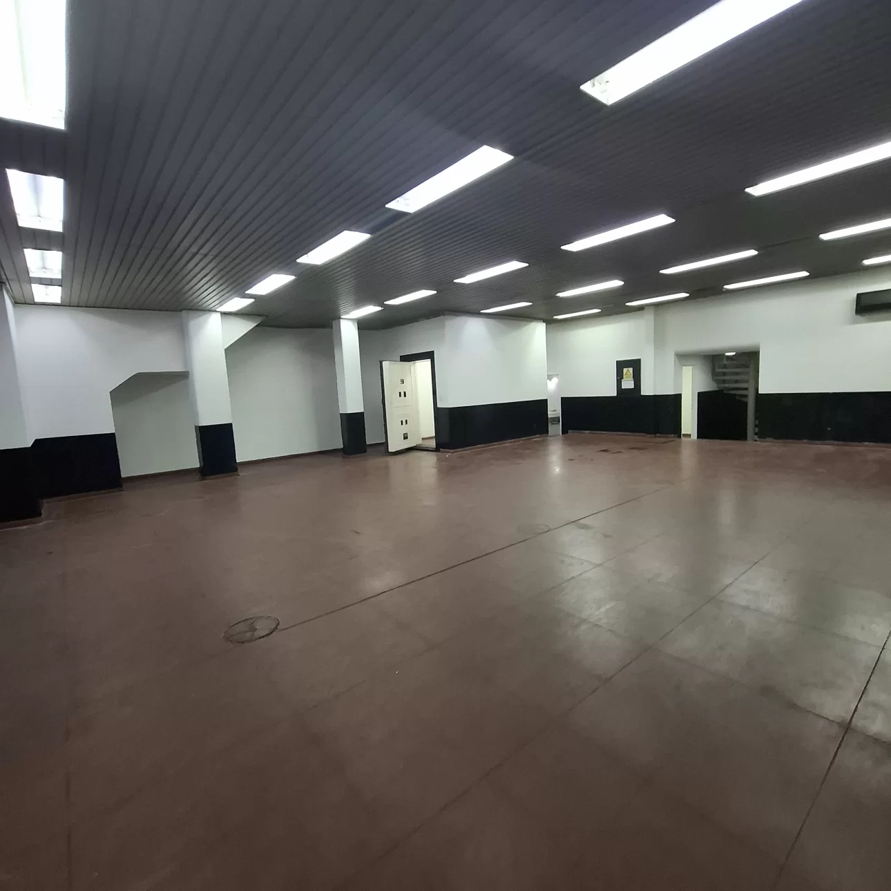 IMPORTANTE LOCAL COMERCIAL DE 200 M2
