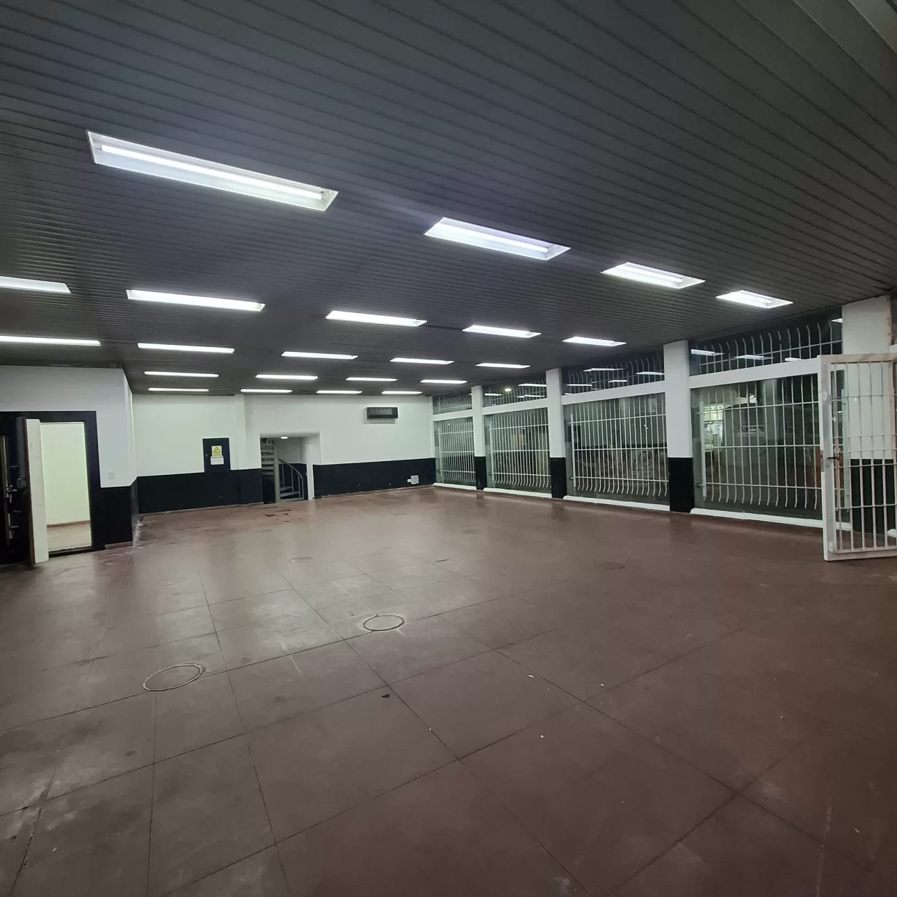 IMPORTANTE LOCAL COMERCIAL DE 200 M2