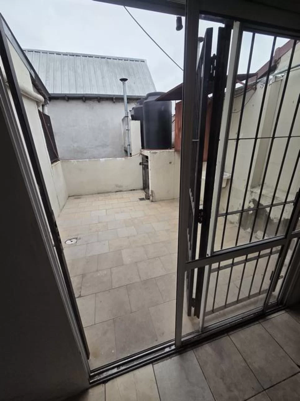 DEPARTAMENTO 2 AMB CON PATIO VILLA BOSCH SIN EXPENSAS