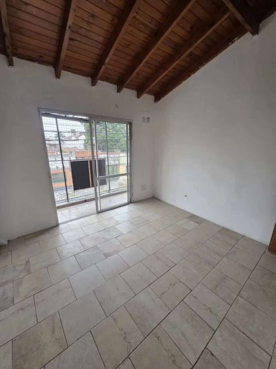 DEPARTAMENTO 2 AMB CON PATIO VILLA BOSCH SIN EXPENSAS