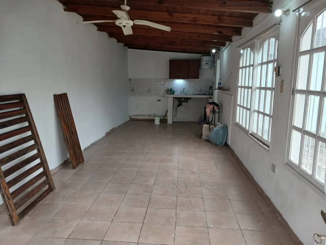 SE ALQUILA DEPARTAMENTO TIPO CASA  EN GONZALEZ CATAN