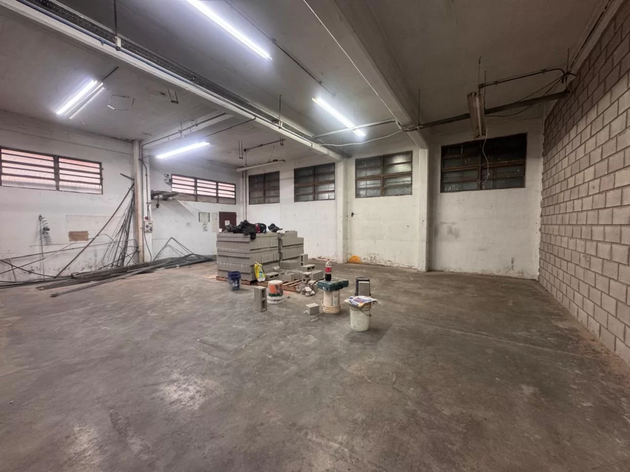 Galpón 1000 m2 a mts. Av. San Martín
