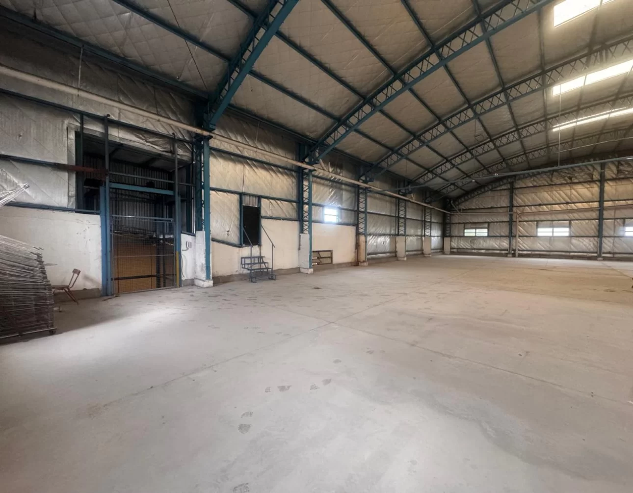 Galpón 980 m2 a m. de Av San Martin