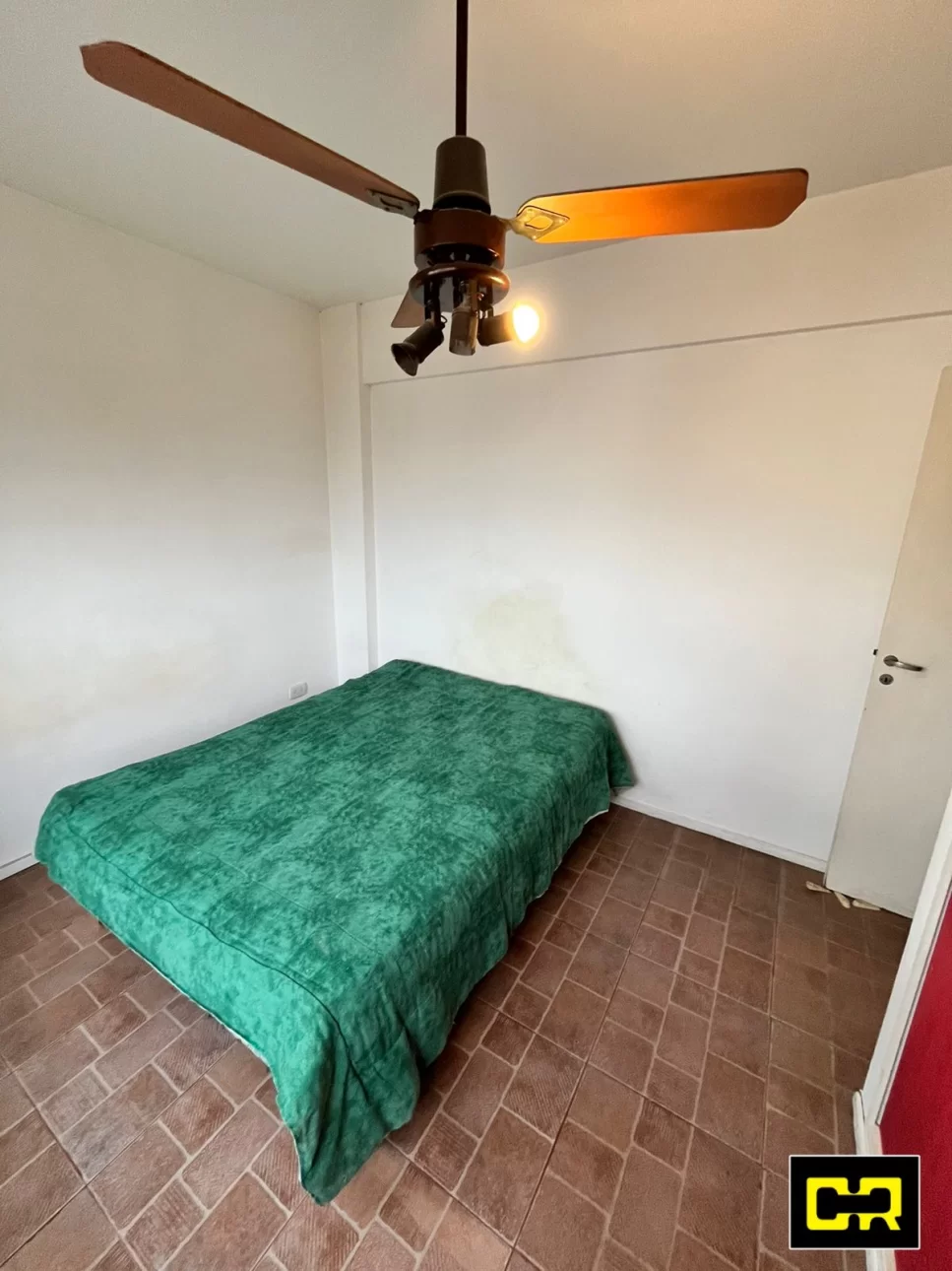 Muy Buen Departamento en venta en Flores.