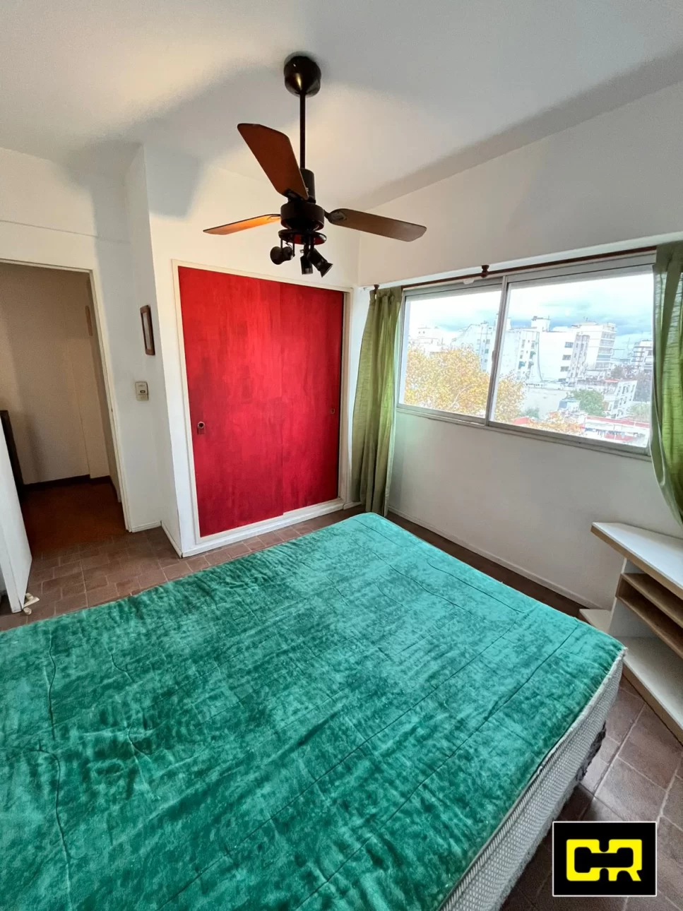 Muy Buen Departamento en venta en Flores.