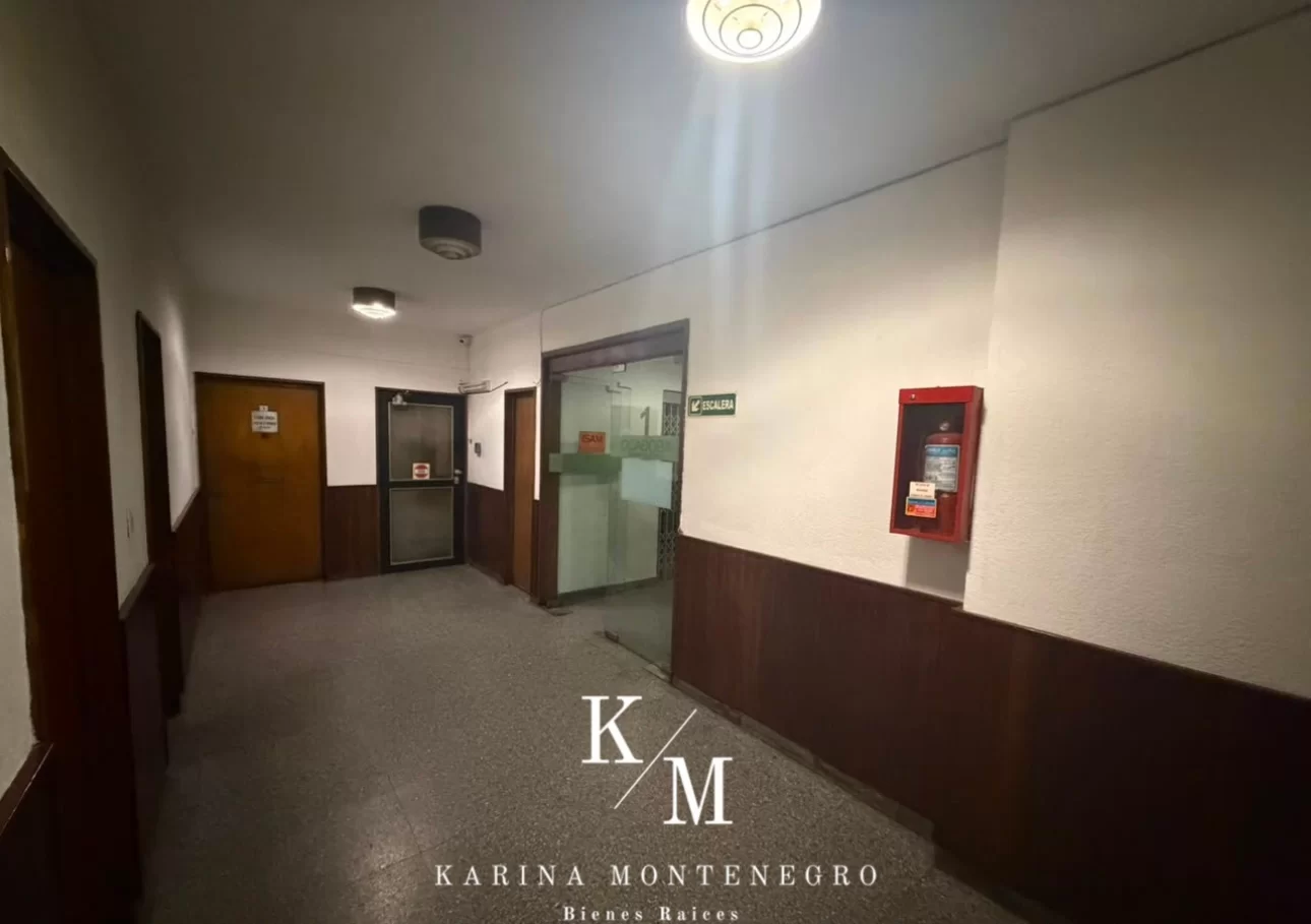 Oficina en el centro de San Martin con baño privado