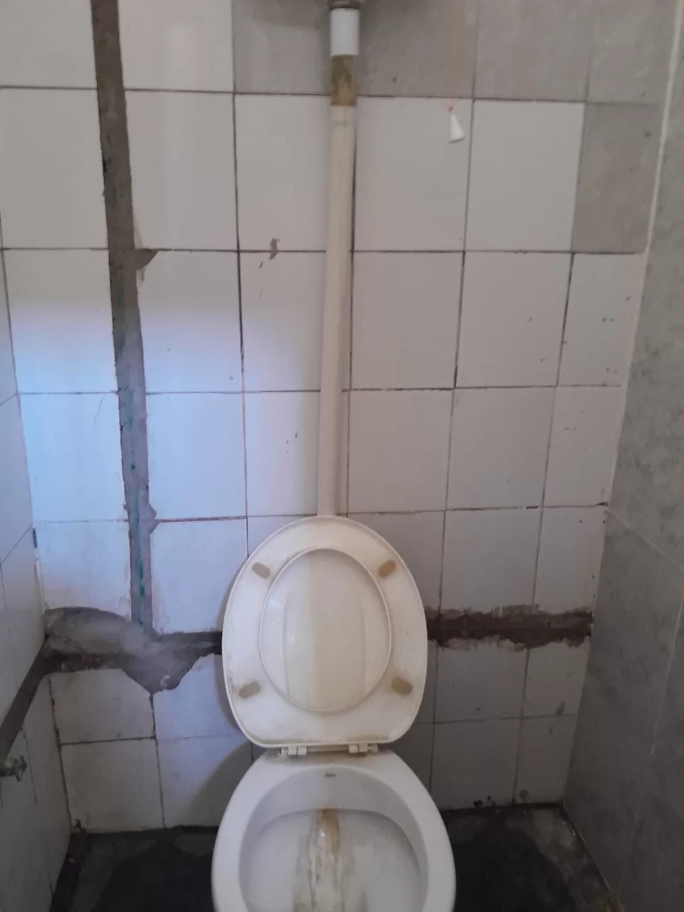 SE ALQUILA LOCAL EN V- DEL PINO