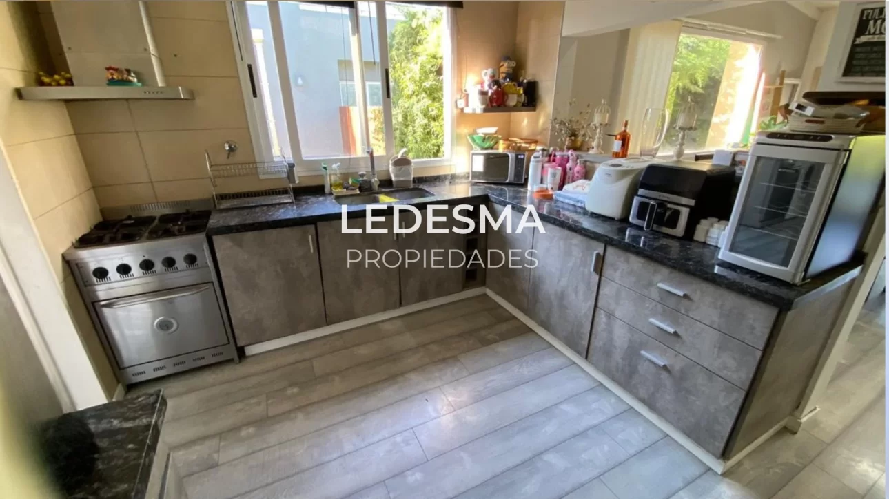 VENTA CASA 6 AMBIENTES ITUZAINGO NORTE