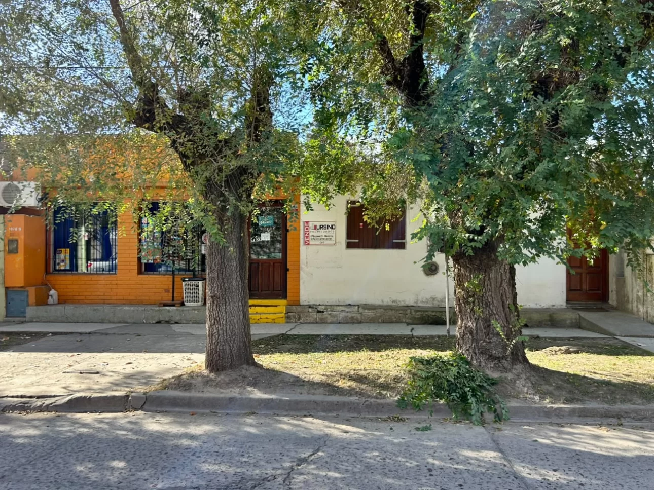 VENTA  - CASA CON LOCAL EN BARRIO OBRERO