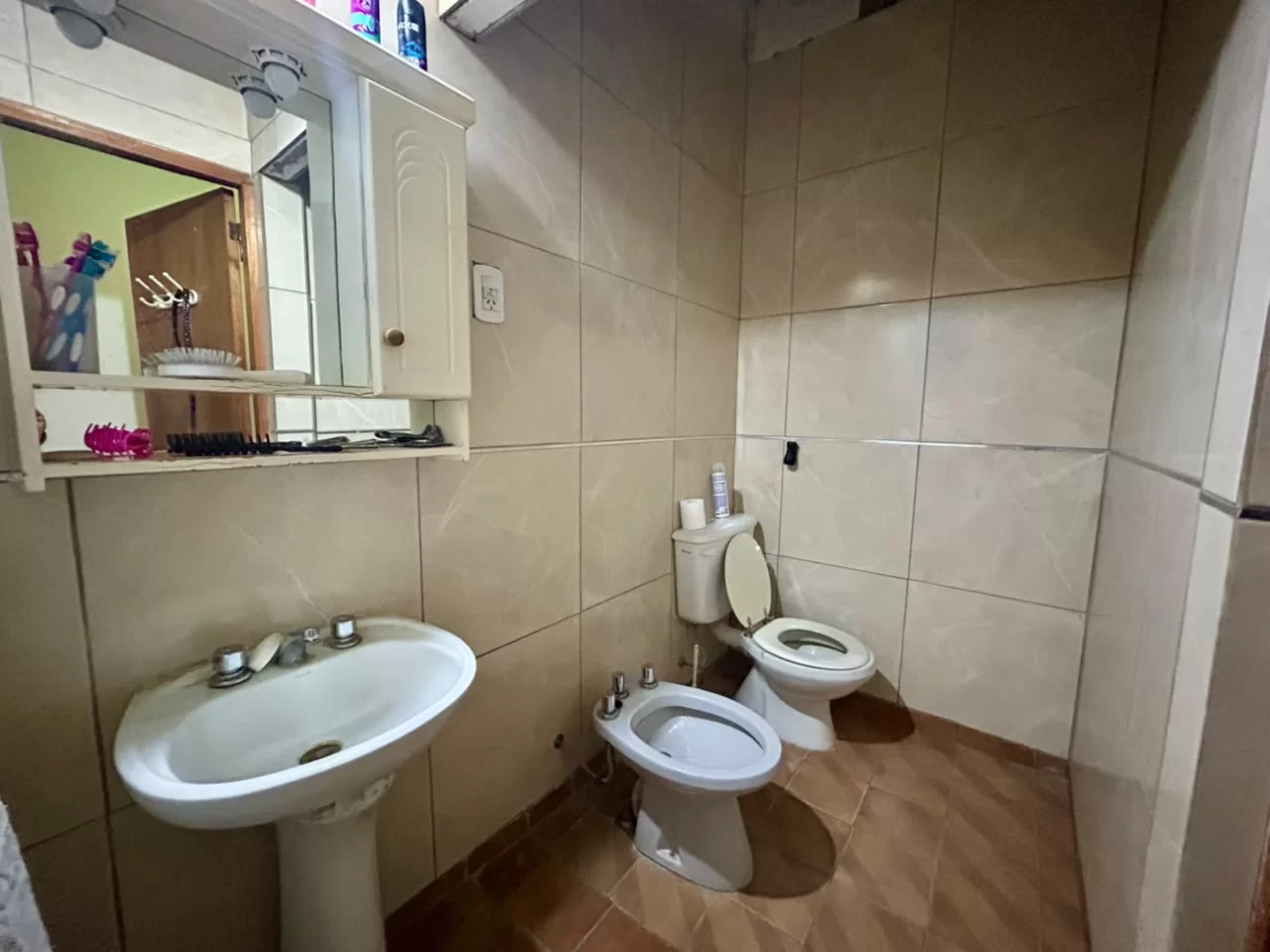 VENTA  - CASA CON LOCAL EN BARRIO OBRERO
