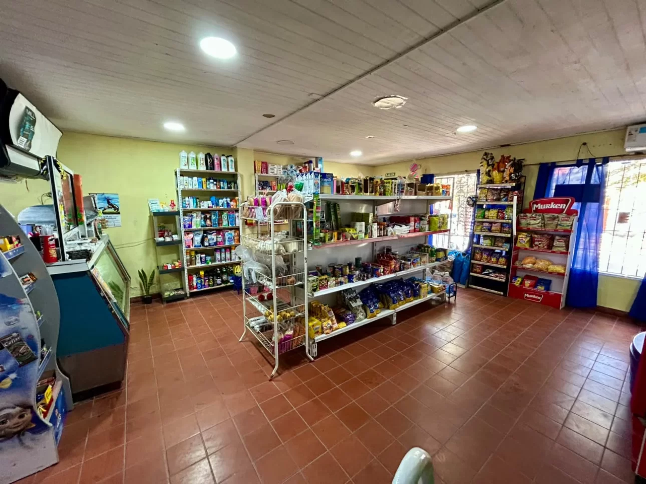 VENTA  - CASA CON LOCAL EN BARRIO OBRERO