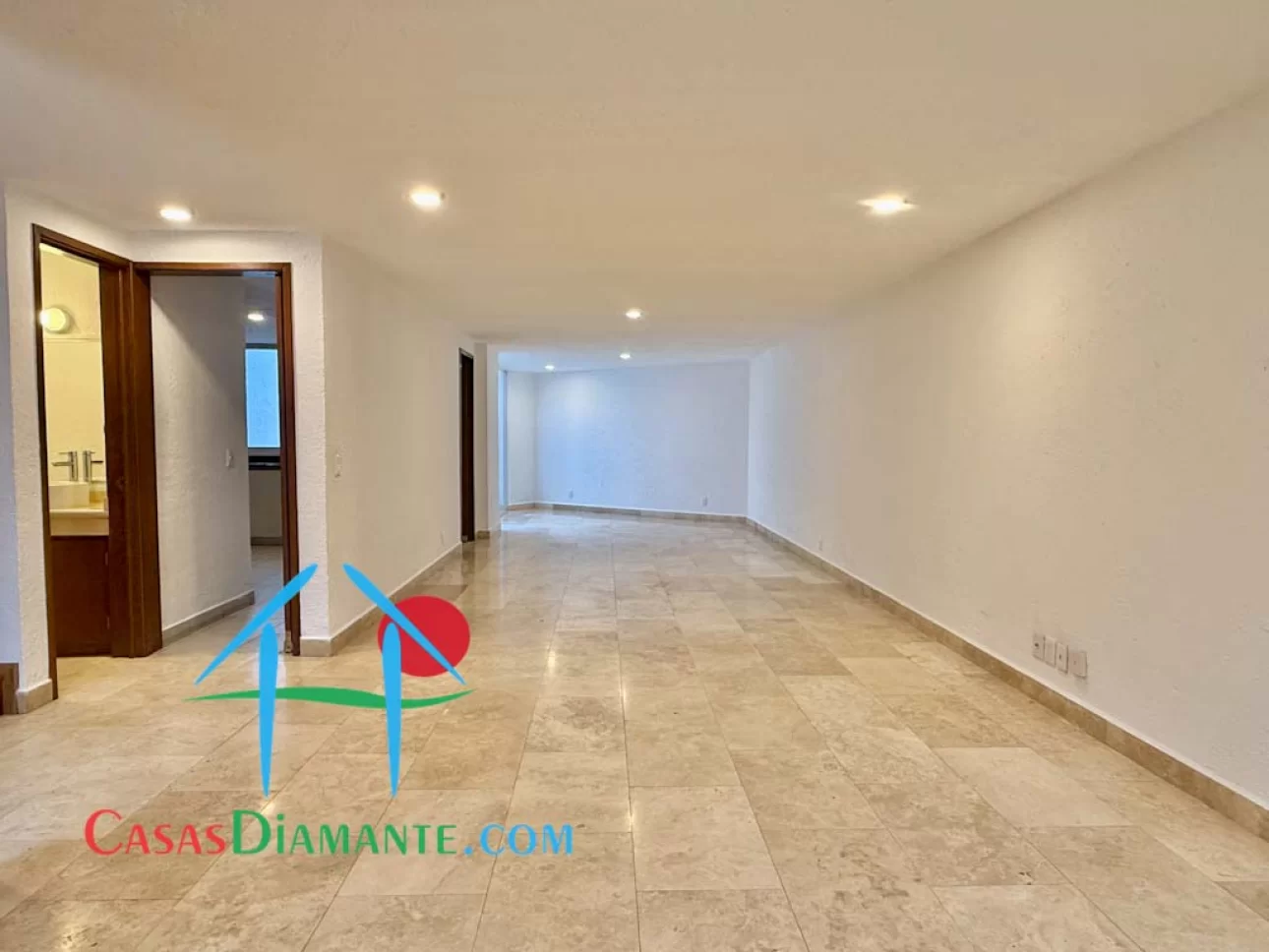 Casa en privada con 4 recámaras y terraza interior